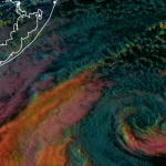 Ciclone na costa forma estrutura semelhante a um olho