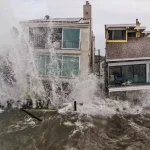 Ondas gigantes atingem Sul da Califórnia com tempestade Rachel