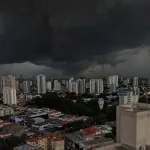 Quatro estados têm alto risco de temporais neste domingo de eleição